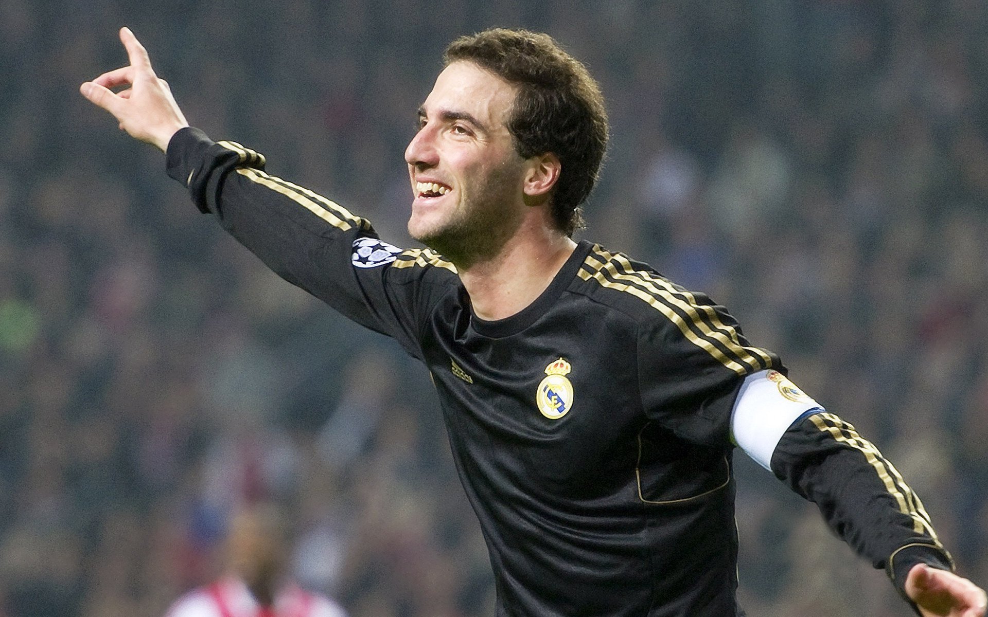 新星闪耀！小将上演帽子戏法助球队大胜对手